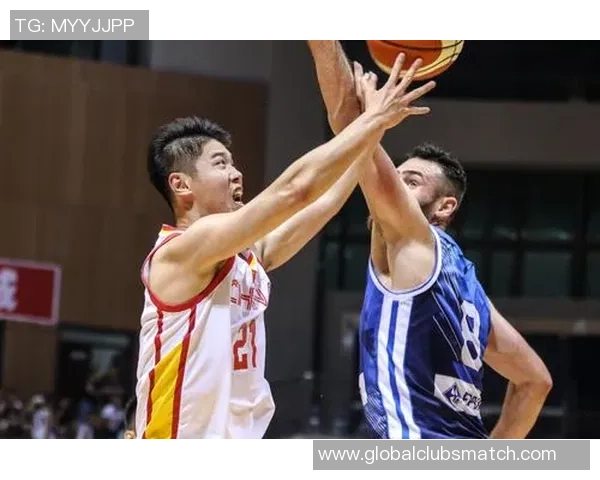 国奥男篮迎战波兰男篮全力争胜展现青春风采